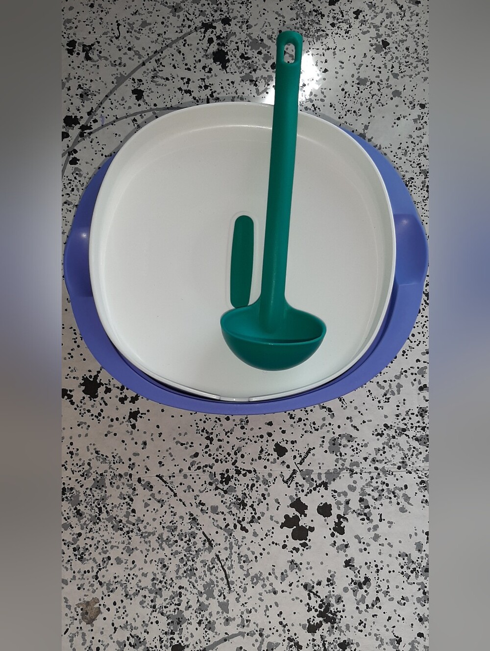 Tupperware Serving Set With Ladle - Picture 3 of 7